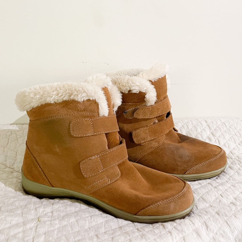 Orthofeet tan suede ankle boots size 8.